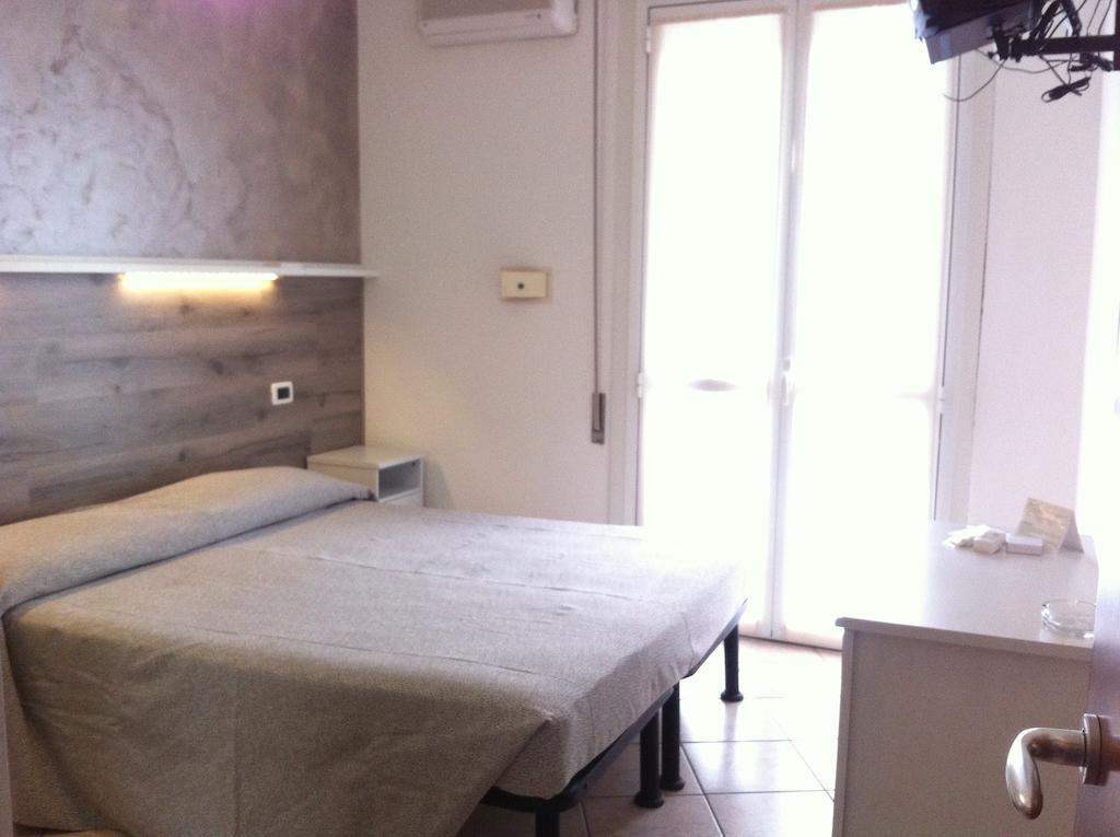 Hotel Croce del Sud Cesenatico Camera foto