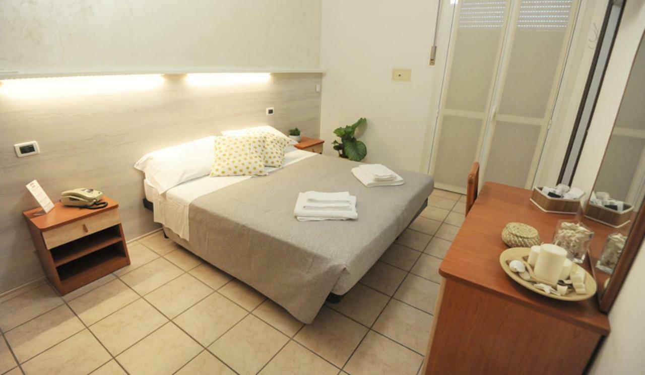 Hotel Croce del Sud Cesenatico Esterno foto